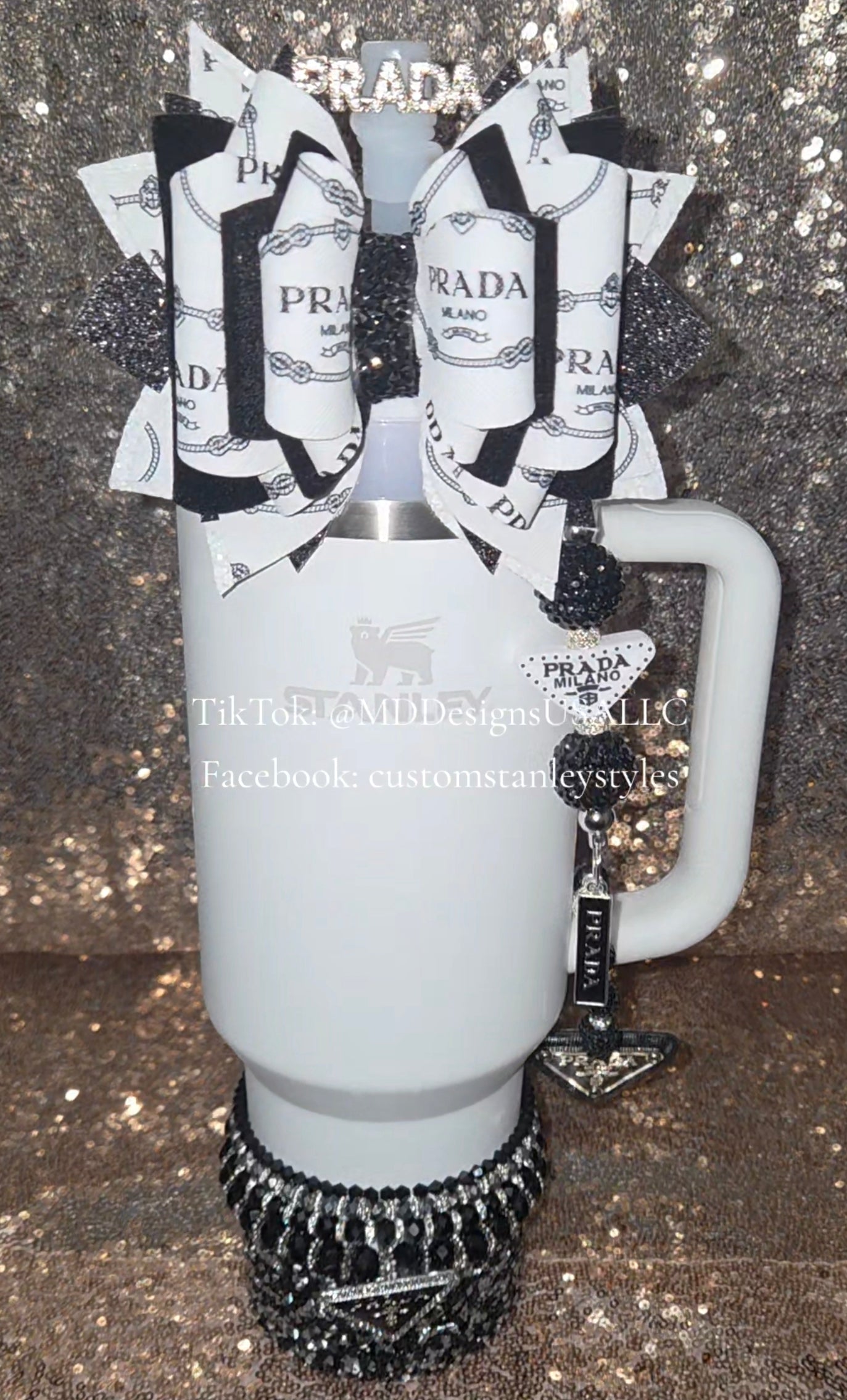Black and White Proda Accessory Set