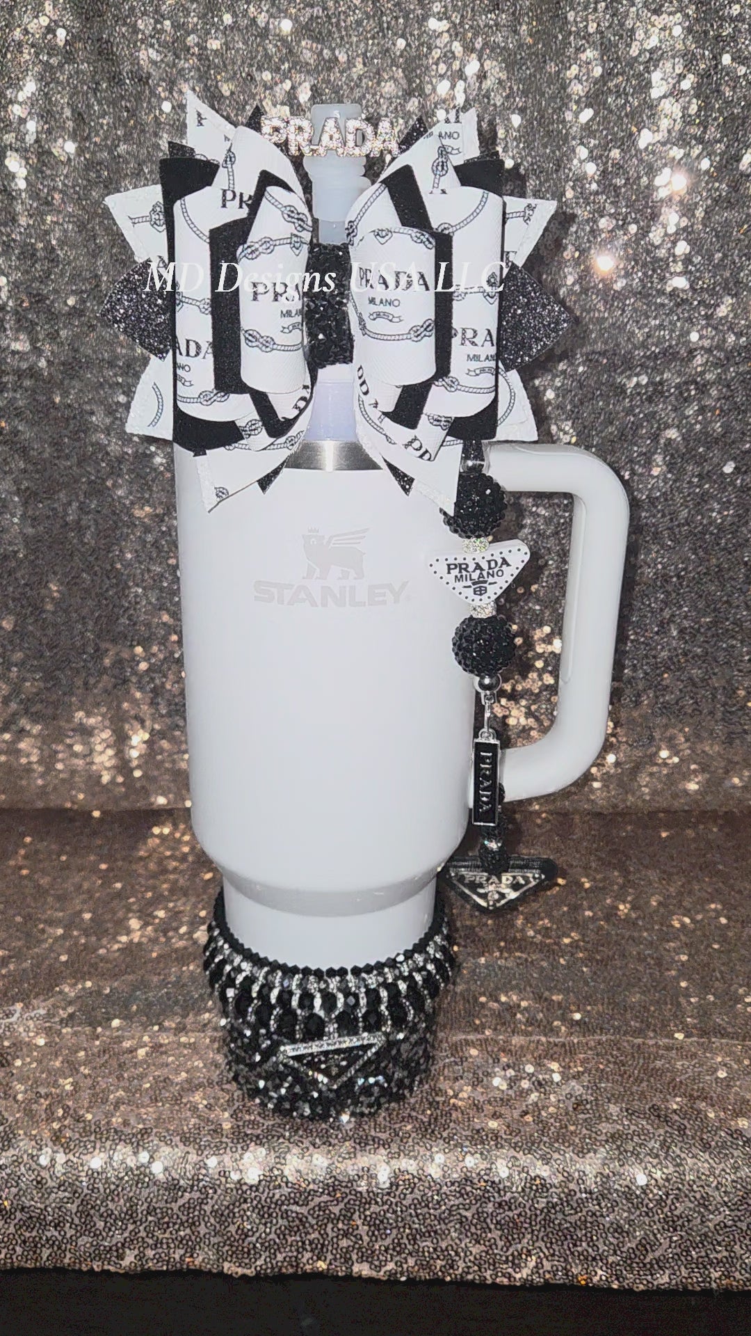 Black and White Proda Accessory Set